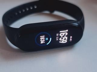 Продам б/у фитнес-трекер Xiaomi Mi Smart Band 5